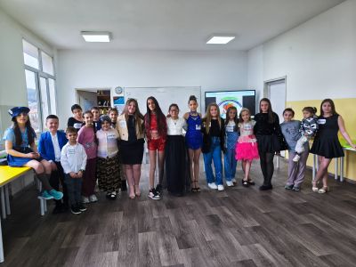 Урок-театър "Въртележка на парите" в ОУ "Неофит Рилски" 4