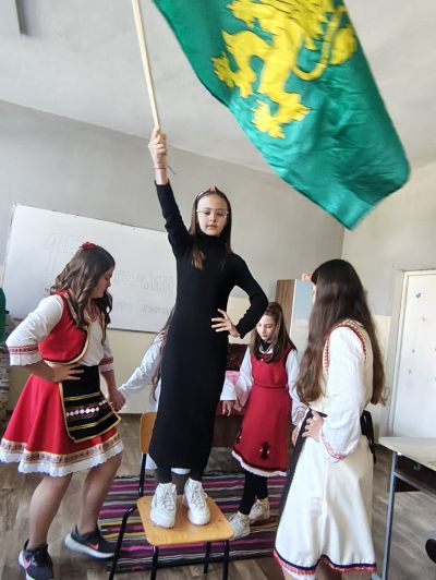 "ЗНАМЕТО НА СВОБОДАТА"-интегриран урок по история и музика 3