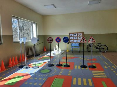 Учим правилата по безопасност на движението - ОУ Неофит Рилски - Костандово